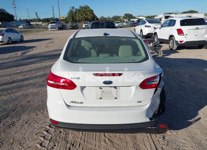 Photo 16 of 2018 Ford Focus SE (VIN 1FADP3F20JL252439)