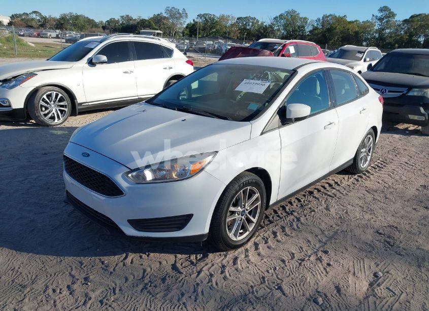 Photo 2 of 2018 Ford Focus SE (VIN 1FADP3F20JL252439)