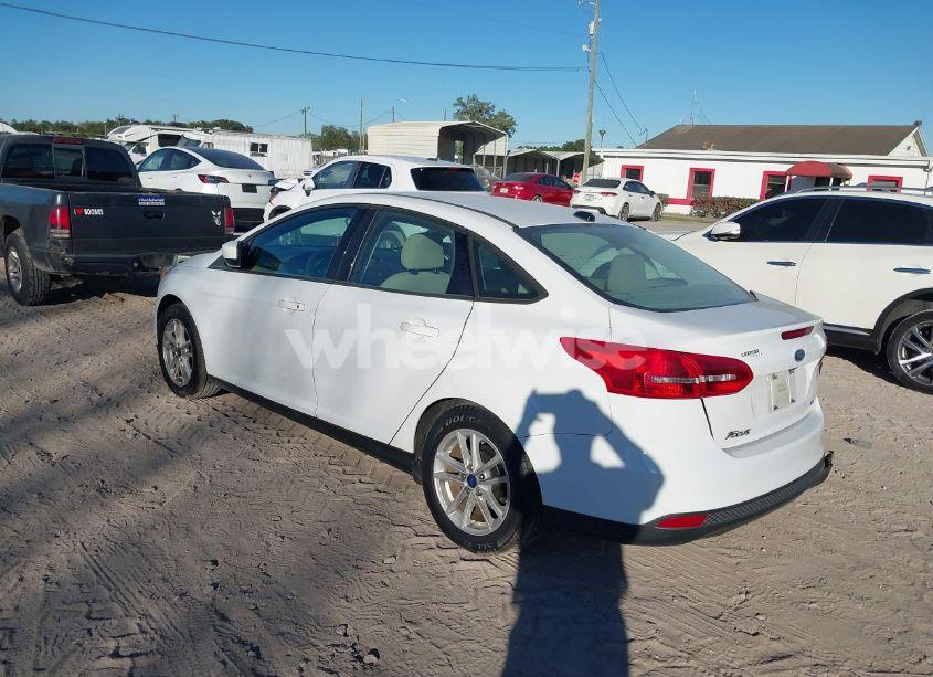 Photo 3 of 2018 Ford Focus SE (VIN 1FADP3F20JL252439)