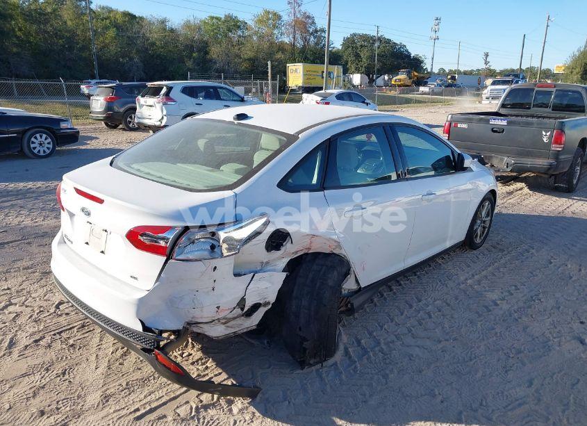 Photo 4 of 2018 Ford Focus SE (VIN 1FADP3F20JL252439)