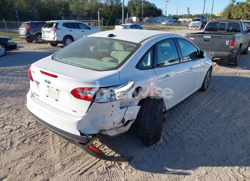 Photo 6 of 2018 Ford Focus SE (VIN 1FADP3F20JL252439)