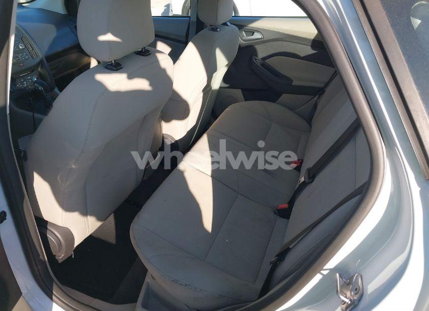 Photo 8 of 2018 Ford Focus SE (VIN 1FADP3F20JL252439)