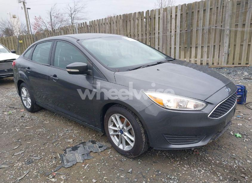 2018 Ford Focus SE (VIN 1FADP3F20JL258564) main photo