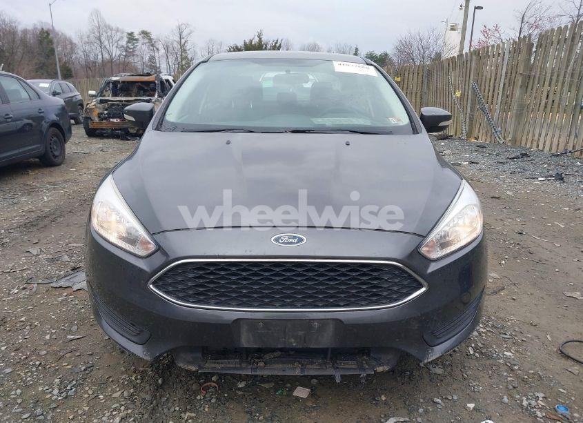 Photo 12 of 2018 Ford Focus SE (VIN 1FADP3F20JL258564)