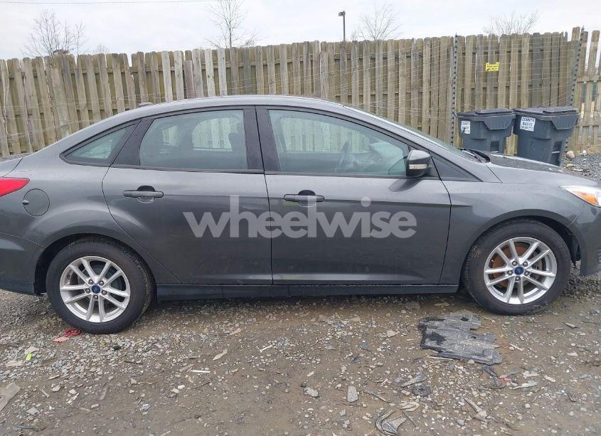 Photo 13 of 2018 Ford Focus SE (VIN 1FADP3F20JL258564)