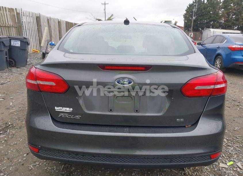 Photo 16 of 2018 Ford Focus SE (VIN 1FADP3F20JL258564)