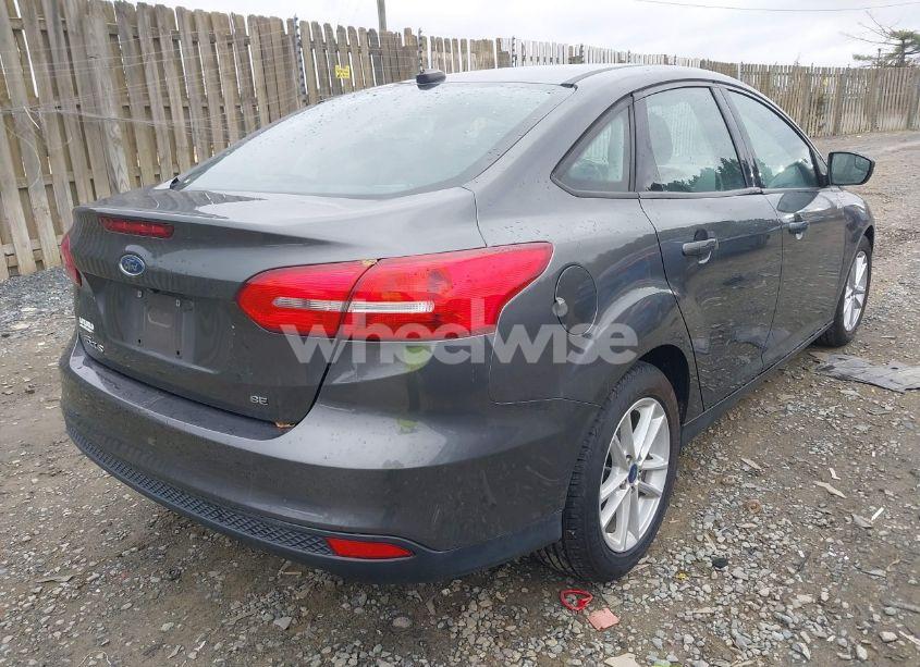 Photo 4 of 2018 Ford Focus SE (VIN 1FADP3F20JL258564)