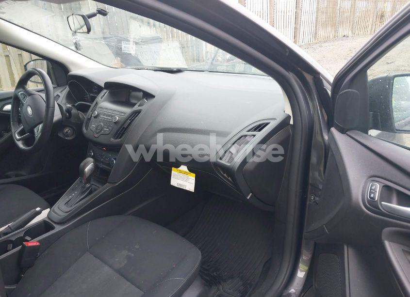 Photo 5 of 2018 Ford Focus SE (VIN 1FADP3F20JL258564)