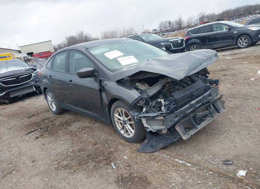 2018 Ford Focus SE (VIN 1FADP3F20JL258810) main photo