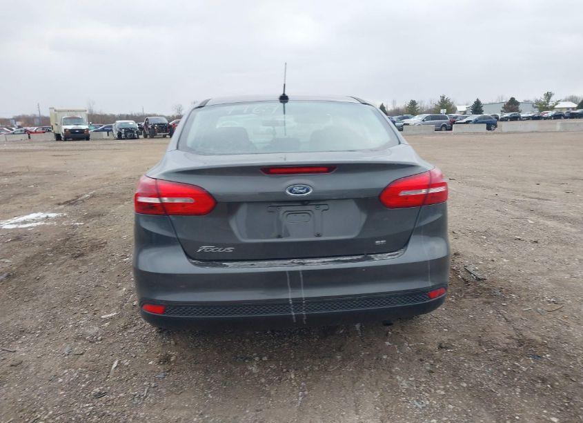 Photo 16 of 2018 Ford Focus SE (VIN 1FADP3F20JL258810)