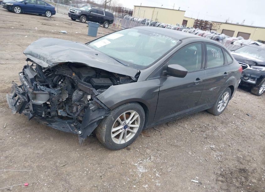 Photo 2 of 2018 Ford Focus SE (VIN 1FADP3F20JL258810)