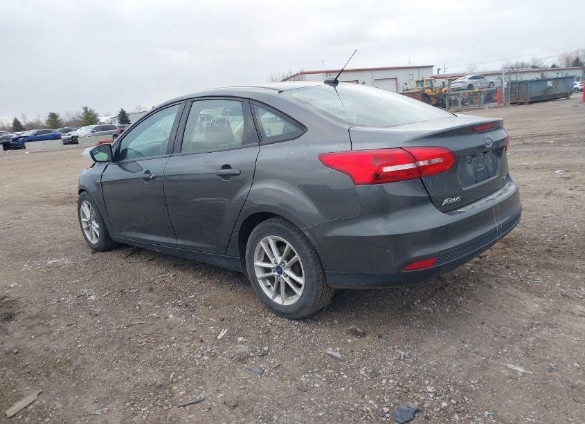 Photo 3 of 2018 Ford Focus SE (VIN 1FADP3F20JL258810)