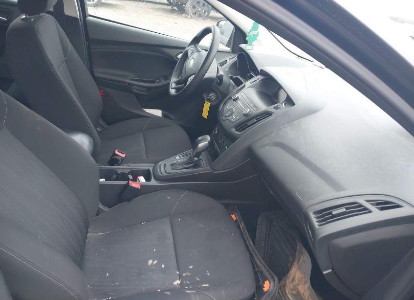 Photo 5 of 2018 Ford Focus SE (VIN 1FADP3F20JL258810)