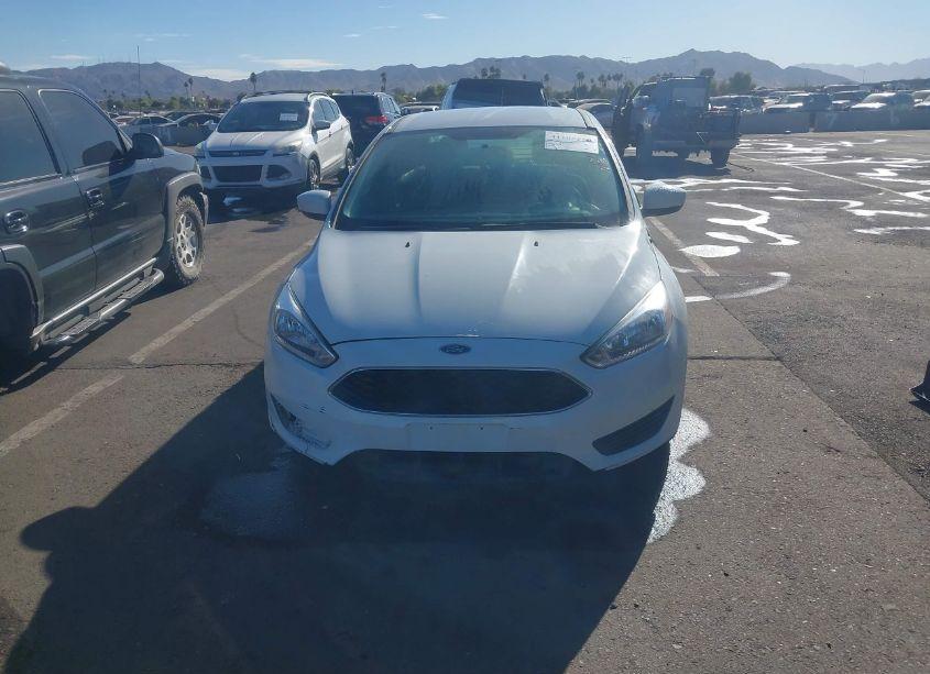Photo 12 of 2018 Ford Focus SE (VIN 1FADP3F20JL295498)
