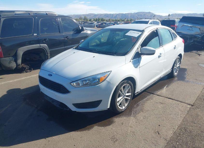 Photo 2 of 2018 Ford Focus SE (VIN 1FADP3F20JL295498)