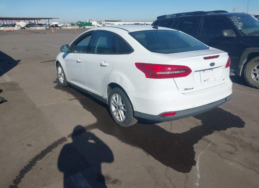 Photo 3 of 2018 Ford Focus SE (VIN 1FADP3F20JL295498)