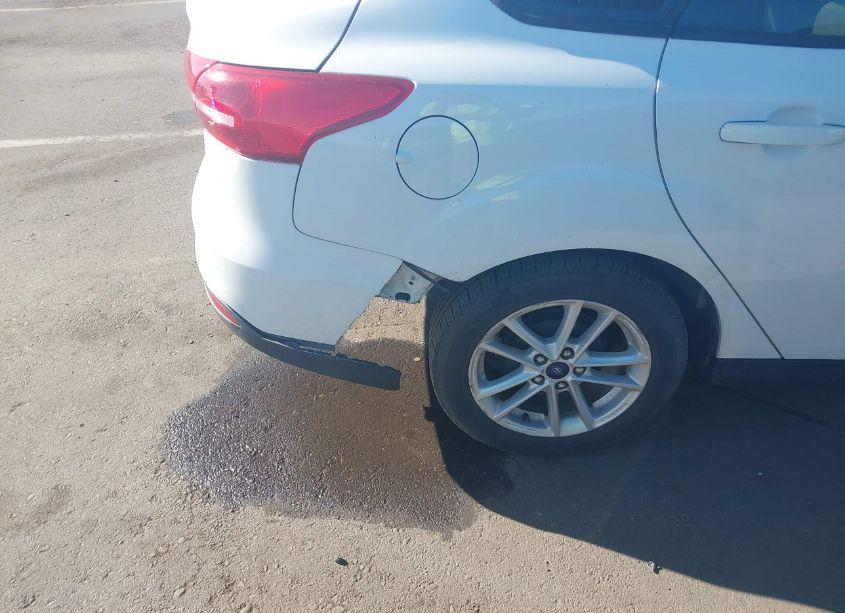 Photo 6 of 2018 Ford Focus SE (VIN 1FADP3F20JL295498)
