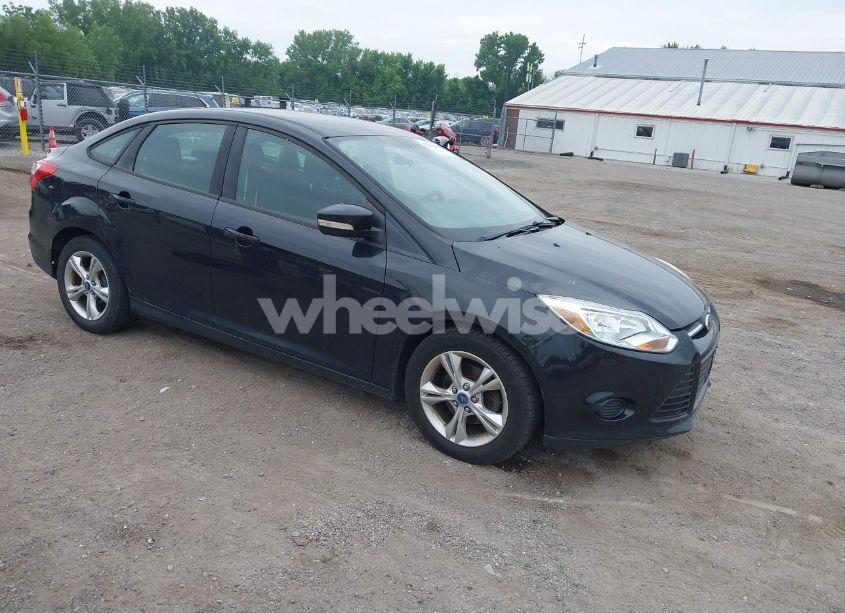 2013 Ford Focus SE (VIN 1FADP3F21DL121945) main photo