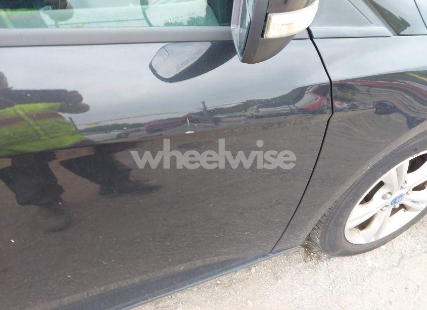 Photo 13 of 2013 Ford Focus SE (VIN 1FADP3F21DL121945)