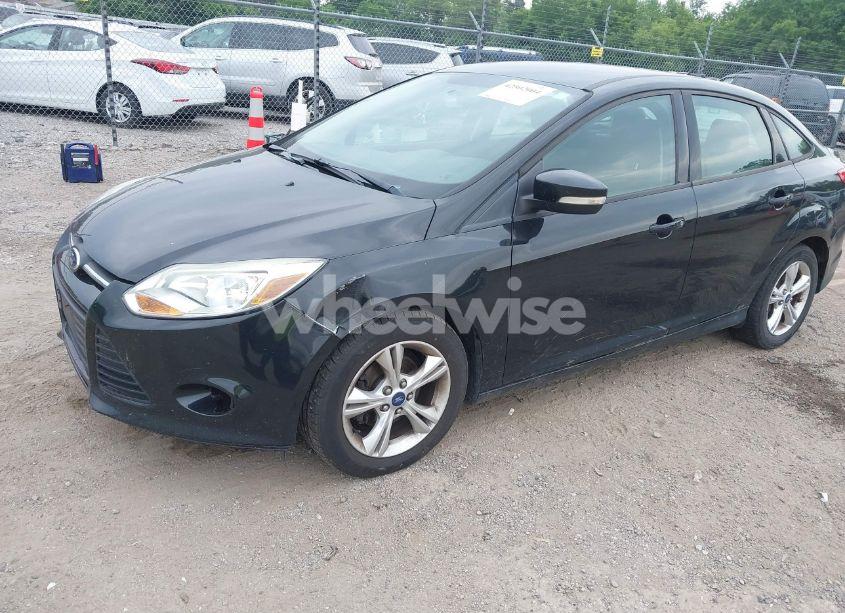 Photo 2 of 2013 Ford Focus SE (VIN 1FADP3F21DL121945)