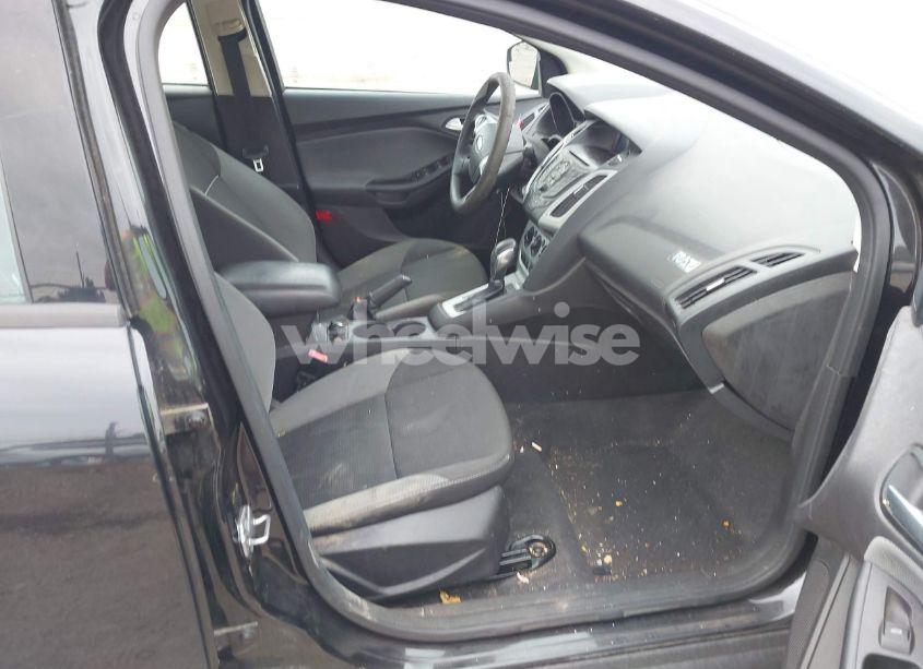 Photo 5 of 2013 Ford Focus SE (VIN 1FADP3F21DL121945)