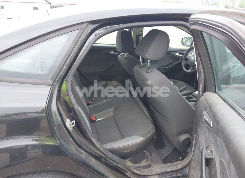 Photo 8 of 2013 Ford Focus SE (VIN 1FADP3F21DL121945)