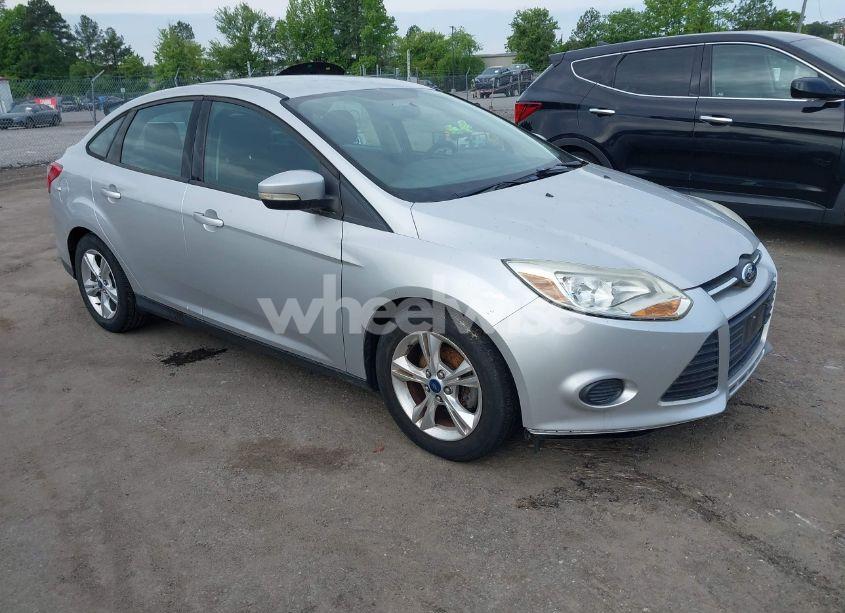 2013 Ford Focus SE (VIN 1FADP3F21DL142200) main photo