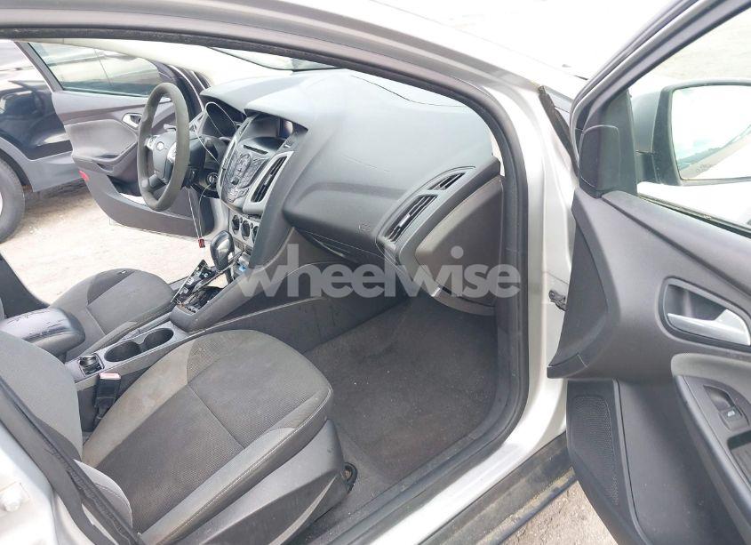 Photo 5 of 2013 Ford Focus SE (VIN 1FADP3F21DL142200)