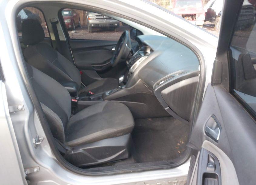 Photo 5 of 2013 Ford Focus SE (VIN 1FADP3F21DL178467)