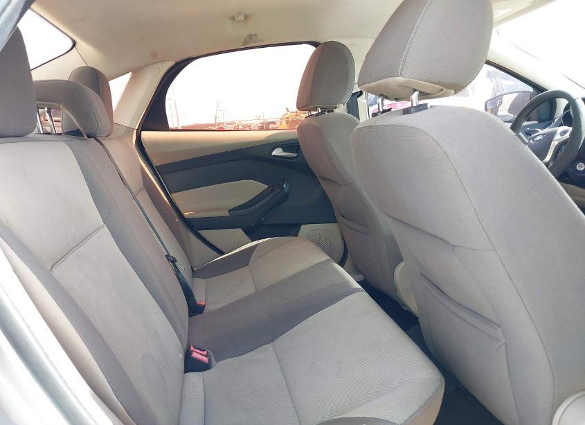 Photo 8 of 2013 Ford Focus SE (VIN 1FADP3F21DL220278)