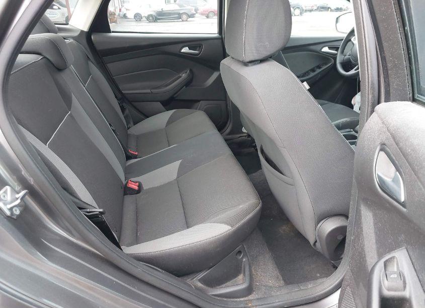 Photo 8 of 2013 Ford Focus SE (VIN 1FADP3F21DL222788)