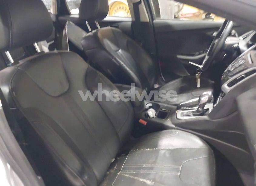 Photo 8 of 2013 Ford Focus SE (VIN 1FADP3F21DL240871)