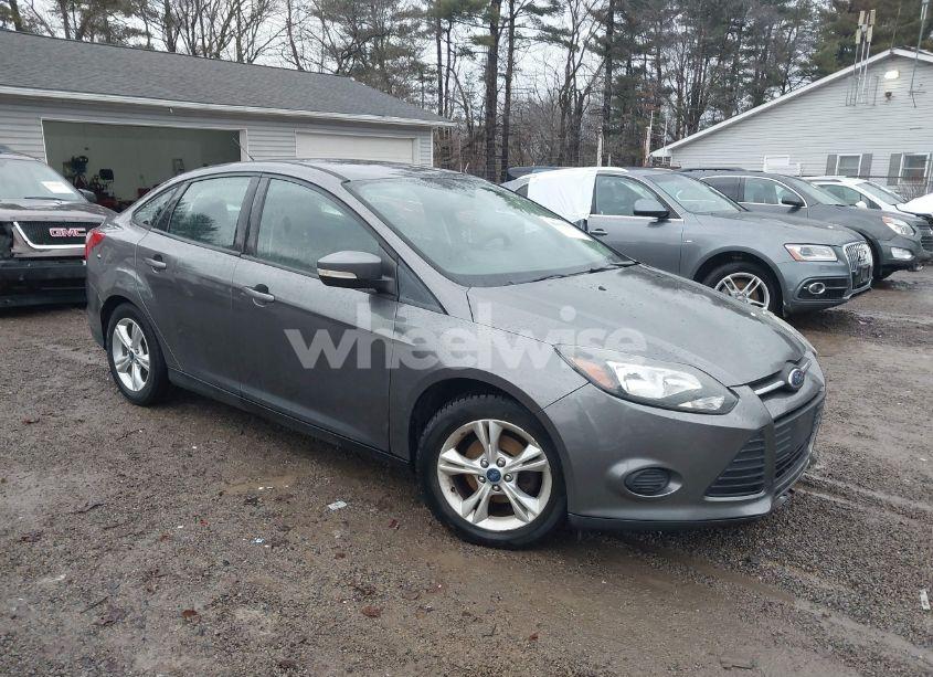 2013 Ford Focus SE (VIN 1FADP3F21DL250445) main photo