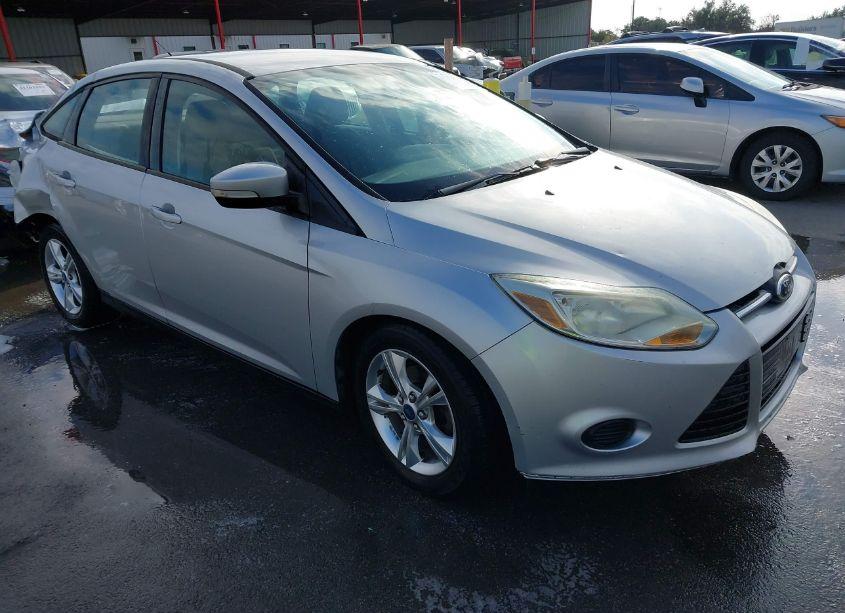 2013 Ford Focus SE (VIN 1FADP3F21DL271750) main photo