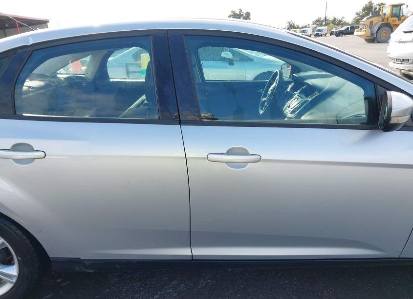 Photo 14 of 2013 Ford Focus SE (VIN 1FADP3F21DL271750)