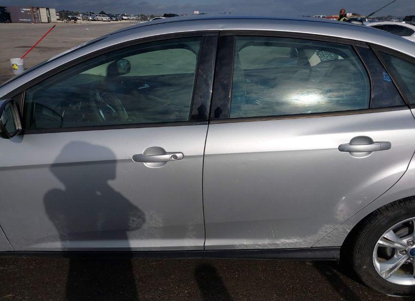 Photo 15 of 2013 Ford Focus SE (VIN 1FADP3F21DL271750)