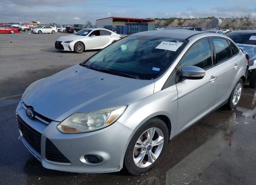 Photo 2 of 2013 Ford Focus SE (VIN 1FADP3F21DL271750)