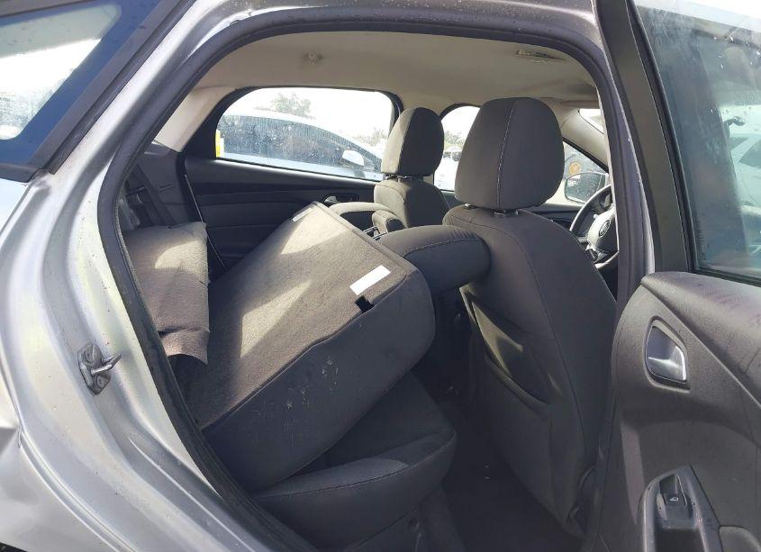 Photo 8 of 2013 Ford Focus SE (VIN 1FADP3F21DL271750)