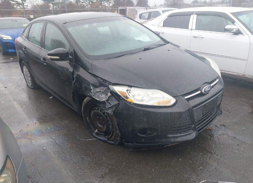 2013 Ford Focus SE (VIN 1FADP3F21DL288855) main photo