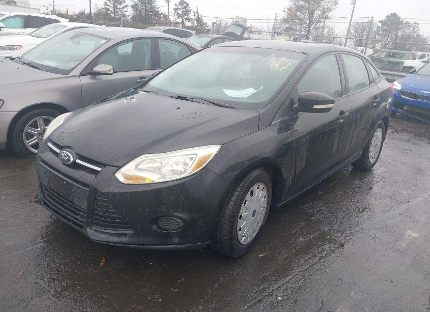 Photo 2 of 2013 Ford Focus SE (VIN 1FADP3F21DL288855)