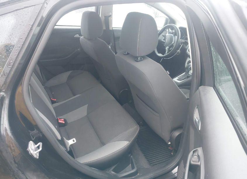 Photo 8 of 2013 Ford Focus SE (VIN 1FADP3F21DL288855)