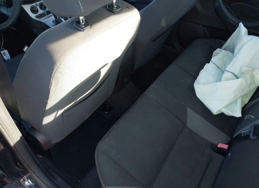 Photo 8 of 2013 Ford Focus SE (VIN 1FADP3F21DL296907)