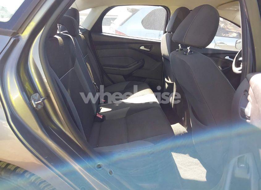 Photo 8 of 2013 Ford Focus SE (VIN 1FADP3F21DL326620)