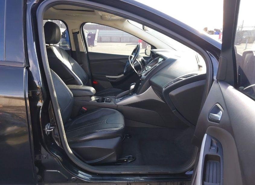 Photo 5 of 2013 Ford Focus SE (VIN 1FADP3F21DL335303)