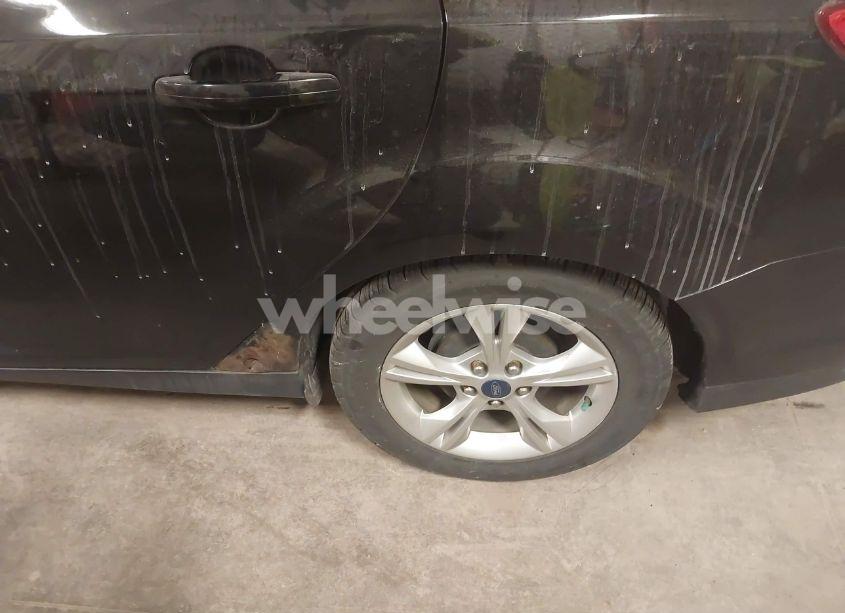 Photo 13 of 2014 Ford Focus SE (VIN 1FADP3F21EL109750)