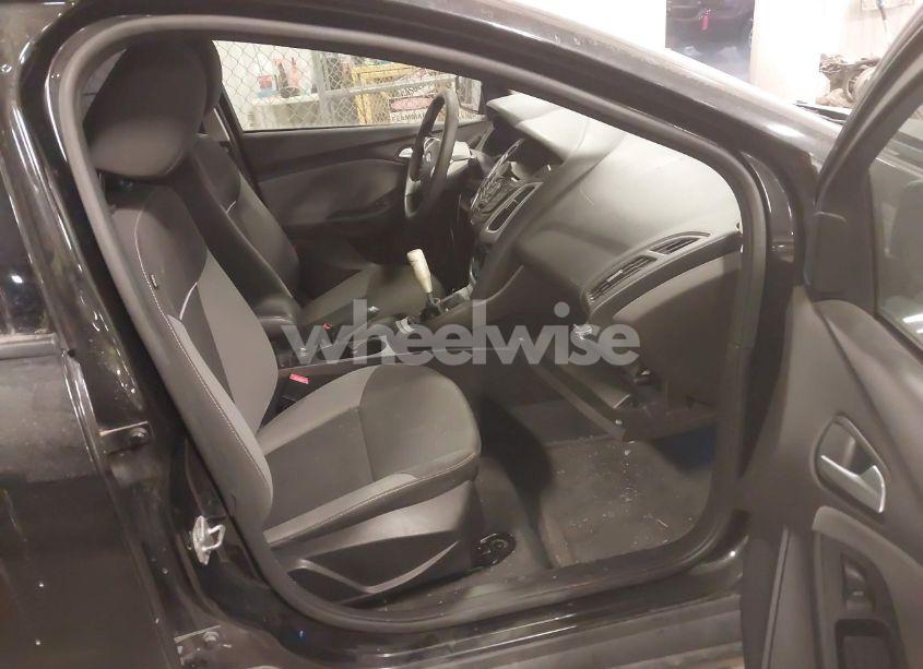 Photo 5 of 2014 Ford Focus SE (VIN 1FADP3F21EL109750)