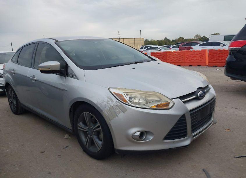 2014 Ford Focus SE (VIN 1FADP3F21EL130209) main photo