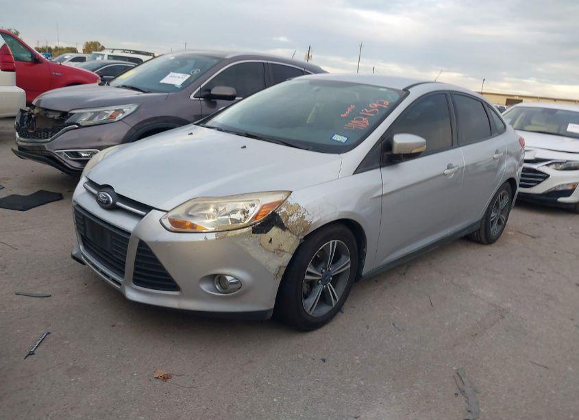 Photo 2 of 2014 Ford Focus SE (VIN 1FADP3F21EL130209)