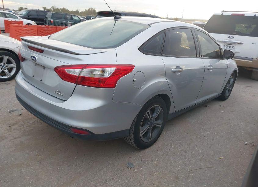 Photo 4 of 2014 Ford Focus SE (VIN 1FADP3F21EL130209)