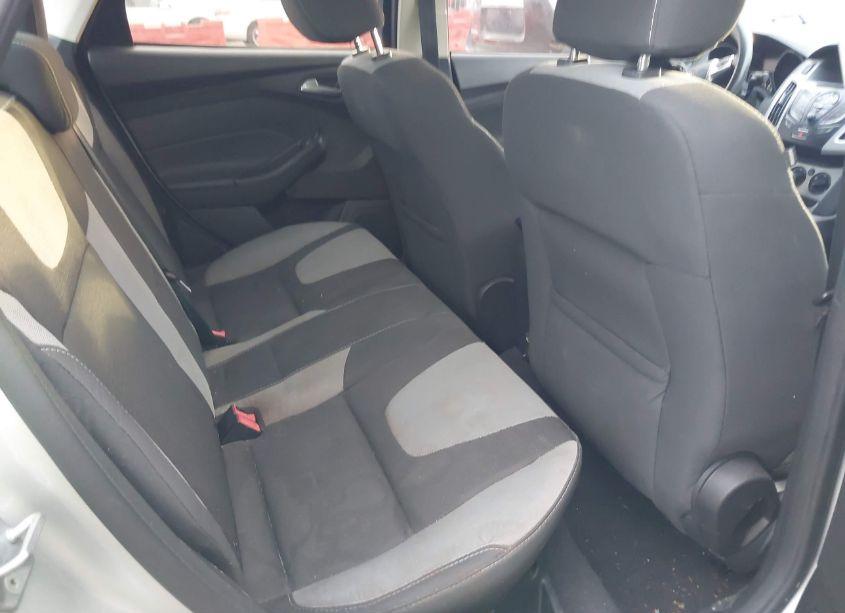 Photo 8 of 2014 Ford Focus SE (VIN 1FADP3F21EL130209)